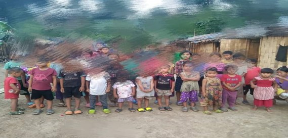ပလက်ဝမြို့နယ် ကျေးရွာ (၁) ရွာရှိ ကျောင်းသူ/သား များပုံ
